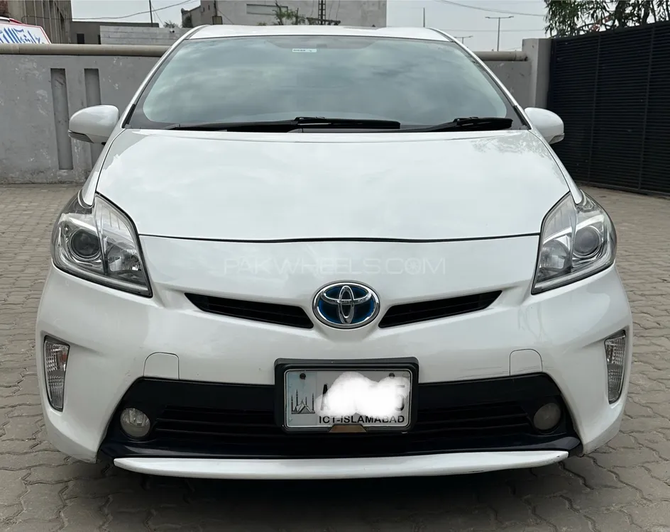 Toyota Prius 2014 for Sale in Lahore Image-1