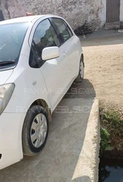 Toyota Vitz 2006 for Sale in Peshawar Image-1