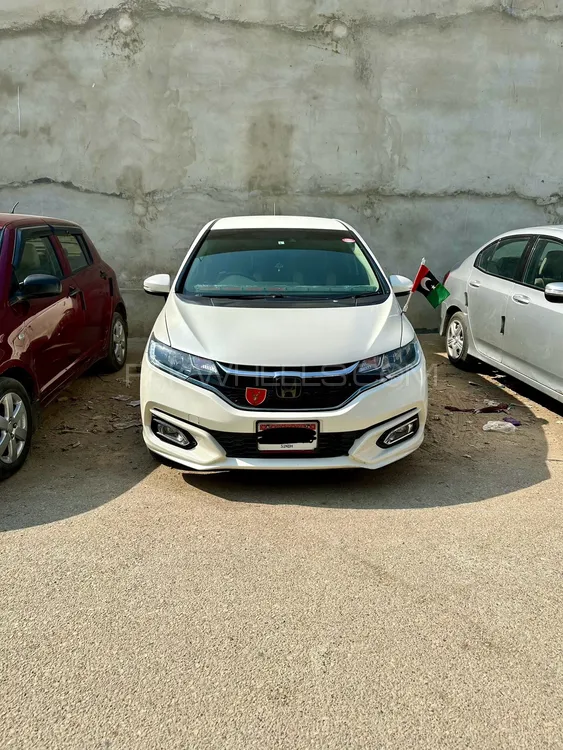 Honda Fit 2017 for Sale in Karachi Image-1