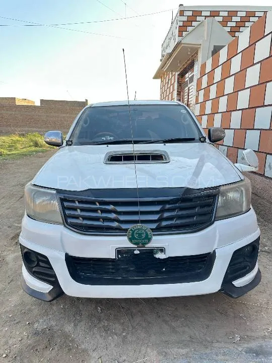 Toyota Hilux 2011 for Sale in Karachi Image-1