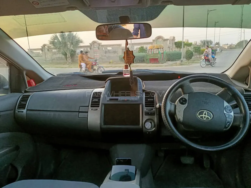 Toyota Prius 2010 for Sale in Bahawalpur Toyota Prius 2010 for Sale in Bahawalpur Image-8