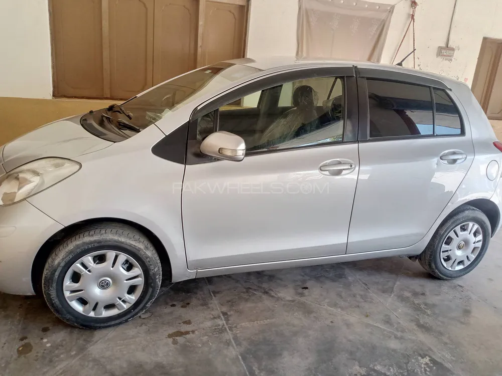 Toyota Vitz 2008 for Sale in Dera ismail khan Image-1