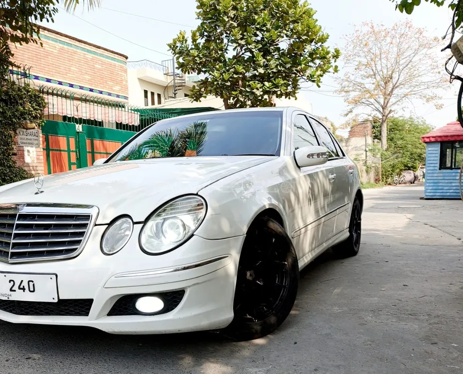 Mercedes Benz E Class 2005 for Sale in Lahore Image-1