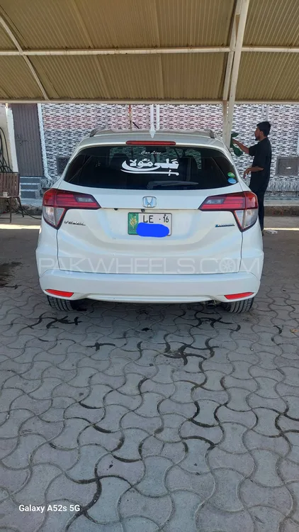 Honda Vezel 2015 for Sale in Chakwal Image-1