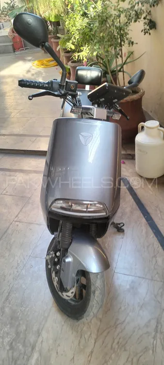 Lectrix Scooty 2024 for Sale Image-1