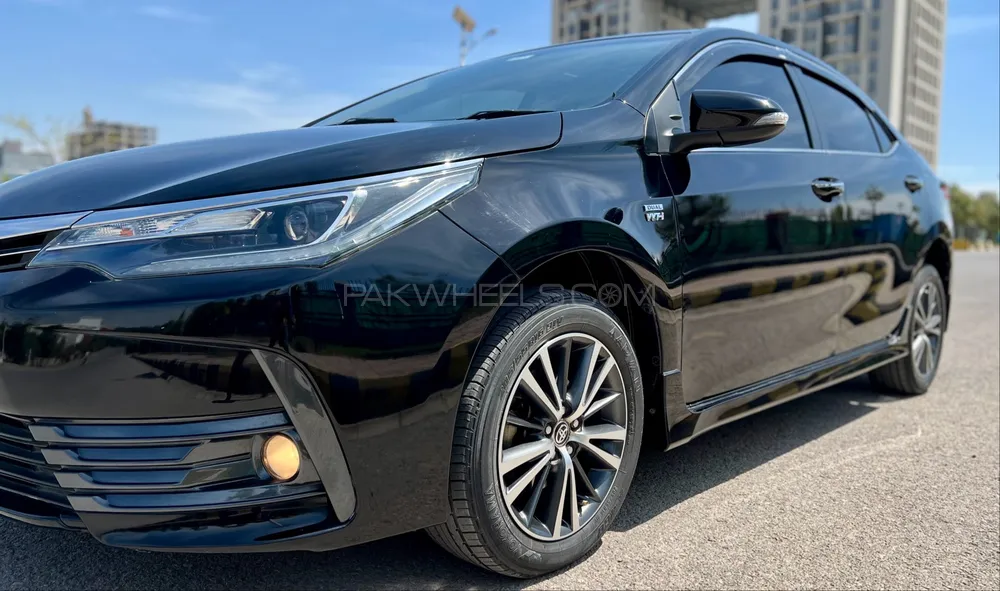Toyota Corolla 2017 for Sale in Islamabad Image-1