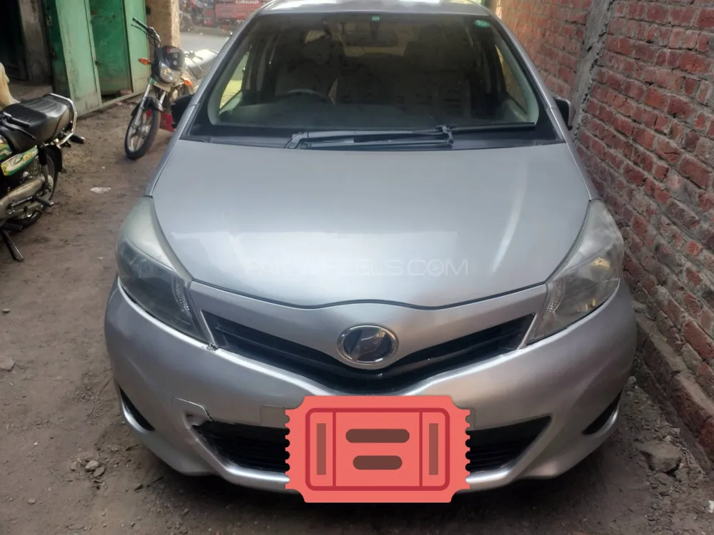 Toyota Vitz 2012 for Sale in Gujranwala Image-1