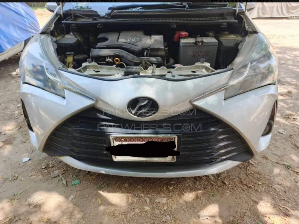 Toyota Vitz 2015 for Sale in Karachi Image-1