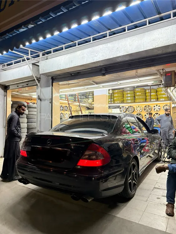 Mercedes Benz E Class 2005 for Sale in Karachi Image-1