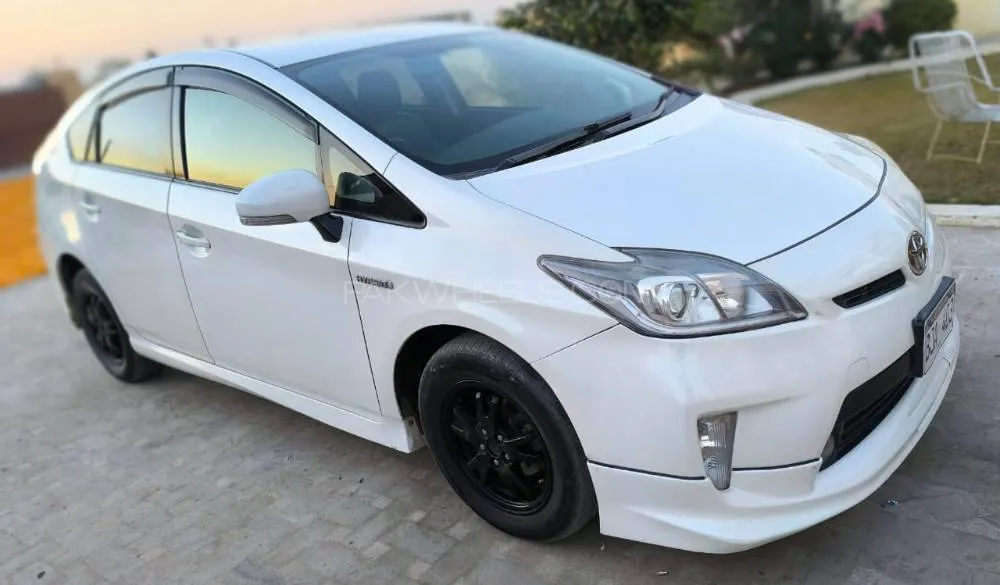 Toyota Prius 2013 for Sale in Multan Image-1