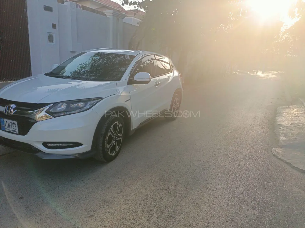 Honda Vezel 2015 for Sale in Peshawar Image-1