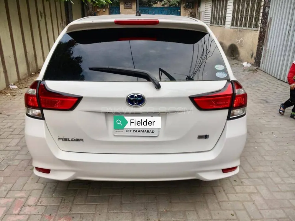 Toyota Corolla Fielder 2017 for Sale in Islamabad Image-1