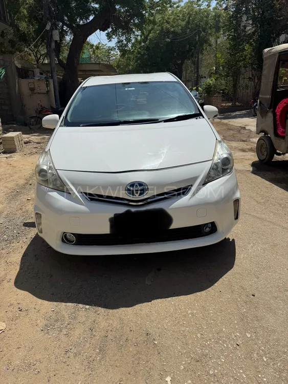 Toyota Prius Alpha 2013 for Sale in Karachi Image-1