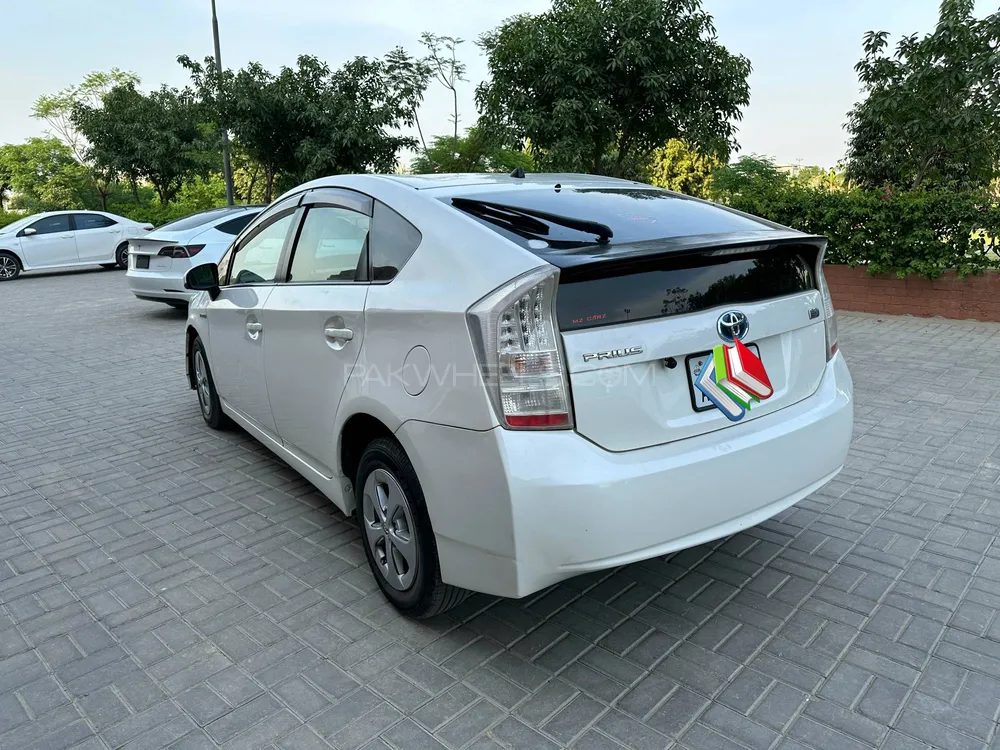 Toyota Prius 2010 for Sale in Lahore Image-1