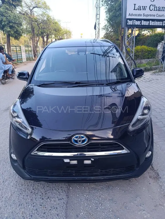 Toyota Sienta 2018 for Sale in Islamabad Image-1