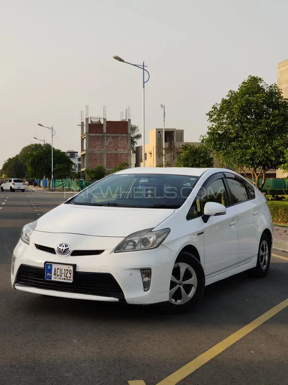 Toyota Prius 2013 for Sale in Lahore Image-1