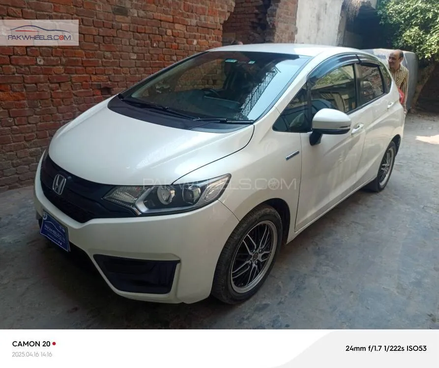 Honda Fit 2016 for Sale in Lahore Image-1