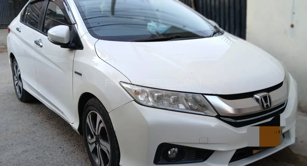 Honda Grace Hybrid 2014 for Sale in Karachi Image-1