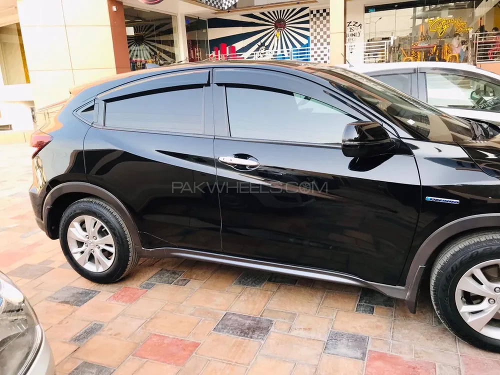 Honda Vezel 2016 for Sale in Islamabad Image-1