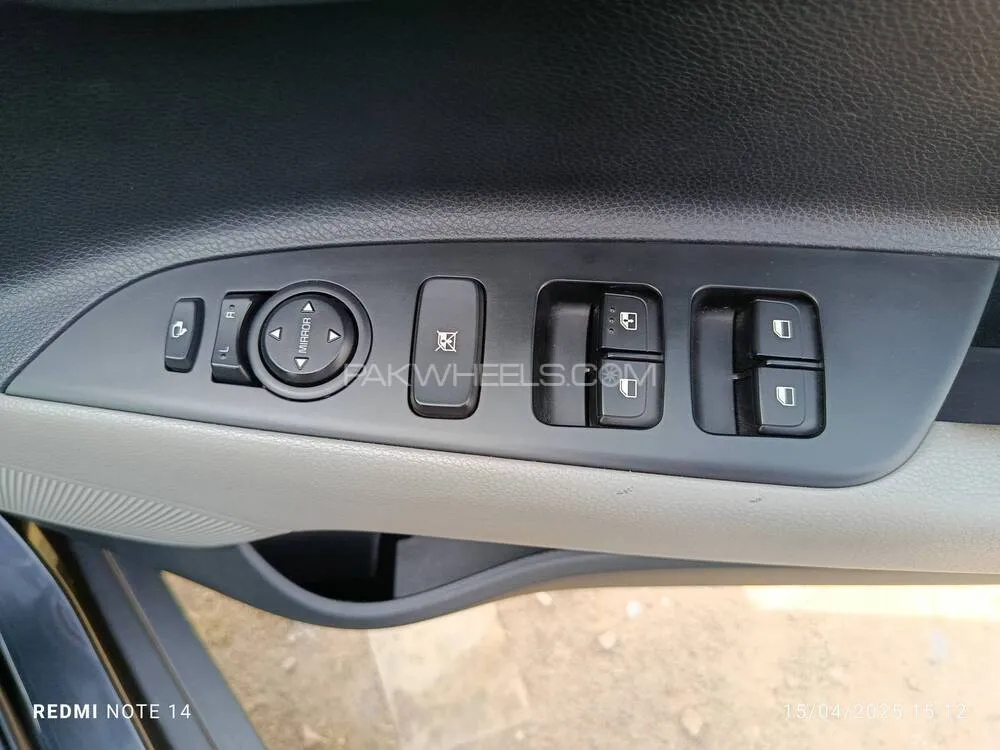 KIA Stonic 2023 for Sale in Lahore KIA Stonic 2023 for Sale in Lahore Image-12