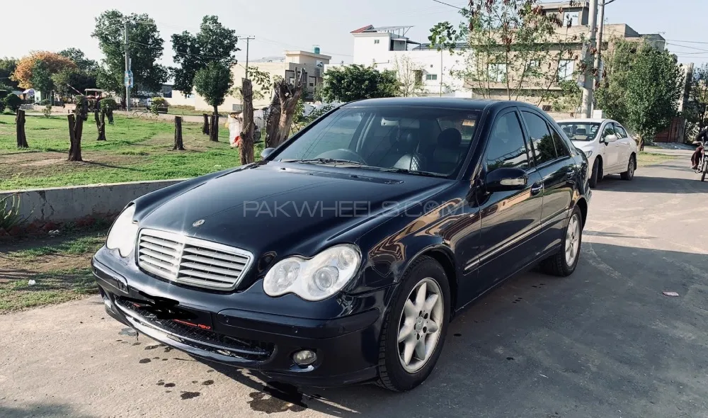 Mercedes Benz C Class 2002 for Sale in Lahore Image-1