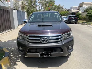 Toyota Hilux Revo V Automatic 3.0  2017 for Sale