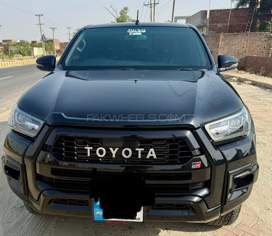 Toyota Hilux 2024 for Sale in Sahiwal Image-1