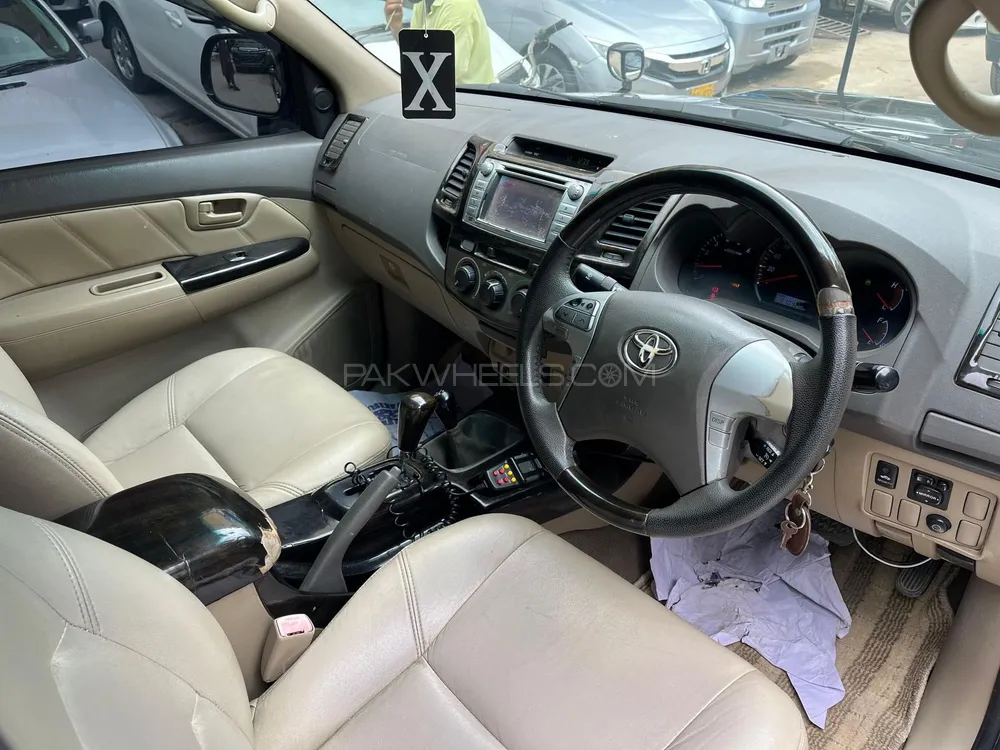 Toyota Hilux 2014 for Sale in Karachi Toyota Hilux 2014 for Sale in Karachi Image-8