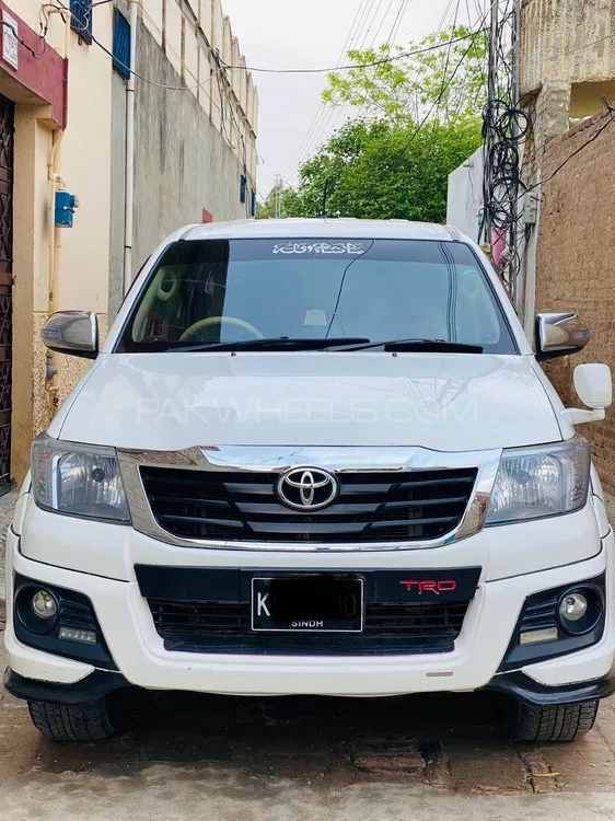 Toyota Hilux 2016 for Sale in Peshawar Image-1