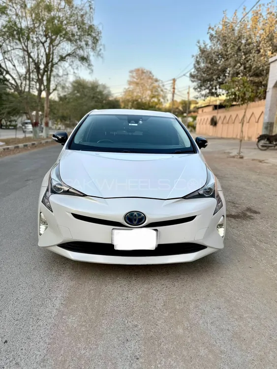 Toyota Prius 2015 for Sale in Karachi Image-1