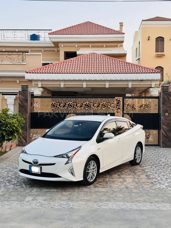Toyota Prius 2017 for Sale in Multan Image-1