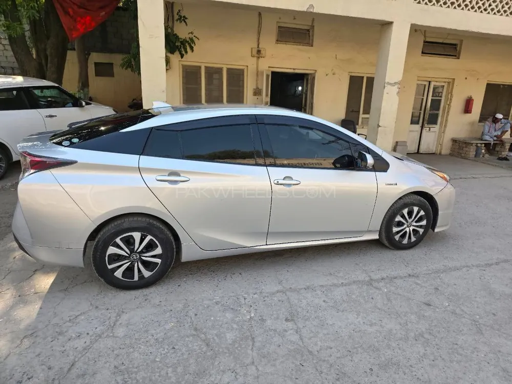 Toyota Prius 2017 for Sale in Islamabad Image-1