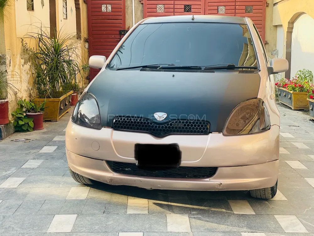 Toyota Vitz 2000 for Sale in Peshawar Image-1
