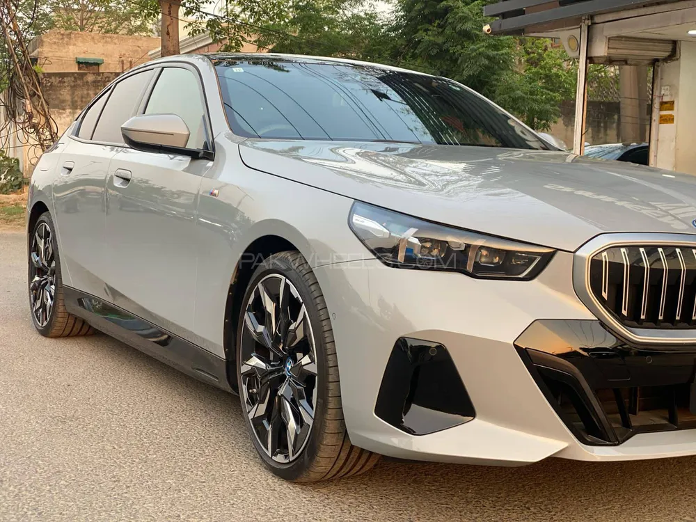 BMW i5 2023 for Sale in Lahore BMW i5 2023 for Sale in Lahore Image-3