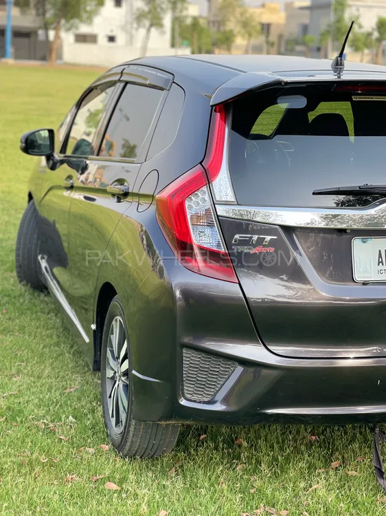 Honda Fit 2018 for Sale in Lahore Image-1