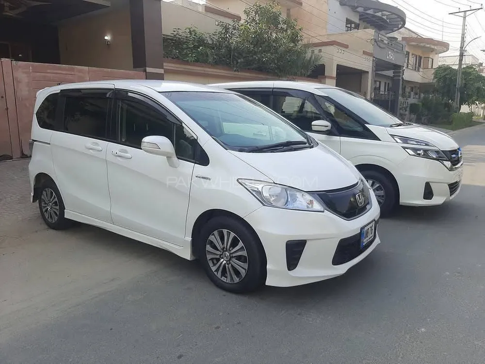 Honda Freed 2013 for Sale in Faisalabad Image-1