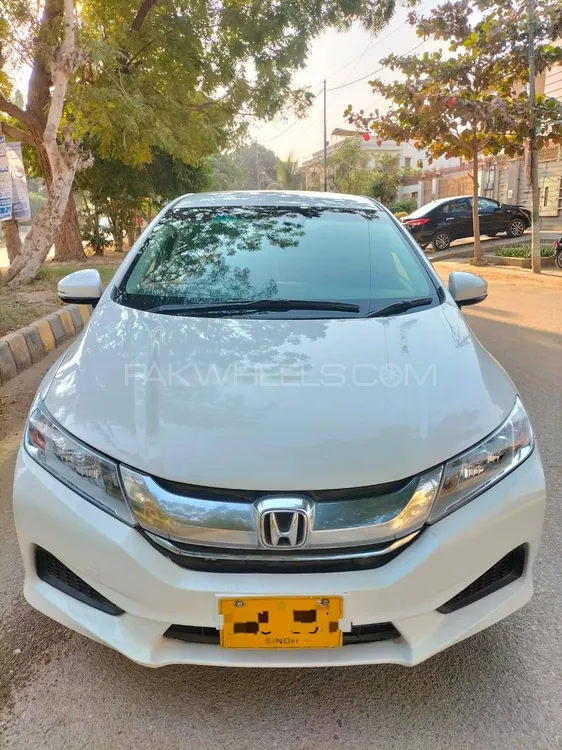 Honda Grace Hybrid 2015 for Sale in Karachi Image-1