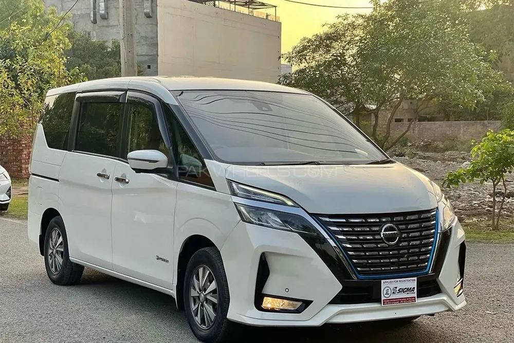 Nissan Serena 2018 for Sale in Lahore Image-1