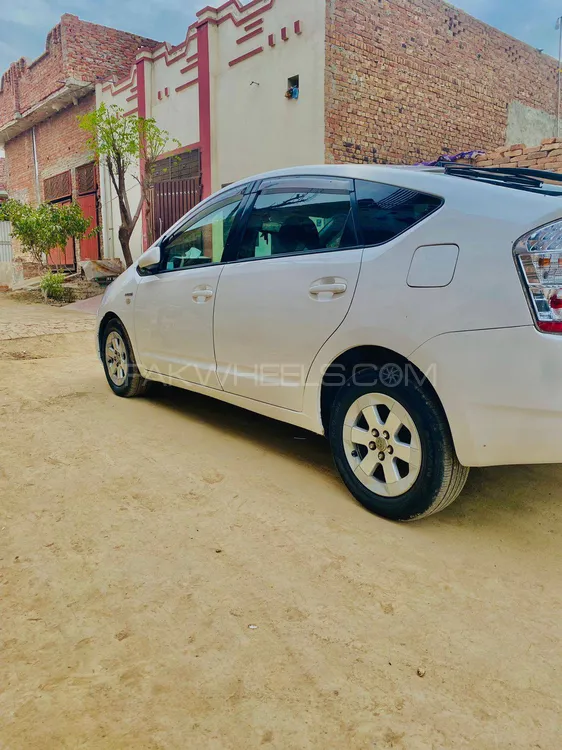 Toyota Prius 2007 for Sale in Okara Image-1