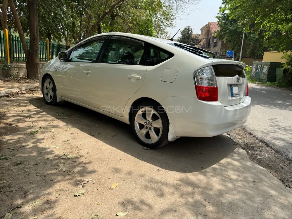 Toyota Prius 2006 for Sale in Islamabad Image-1