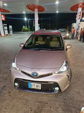 Toyota Prius Alpha G 2020