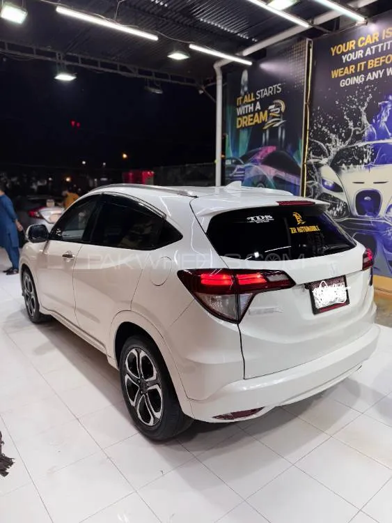 Honda Vezel 2015 for Sale in Karachi Image-1