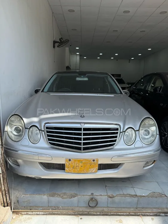 Mercedes Benz E Class 2005 for Sale in Karachi Image-1