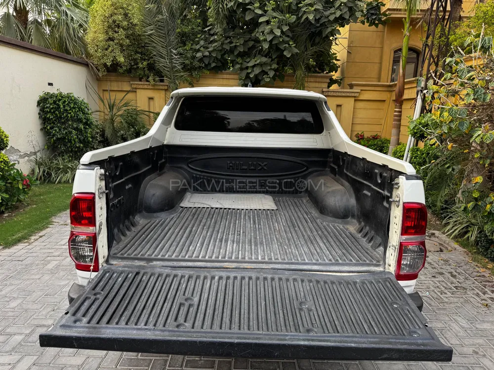 Toyota Hilux 2012 for Sale in Multan Toyota Hilux 2012 for Sale in Multan Image-7