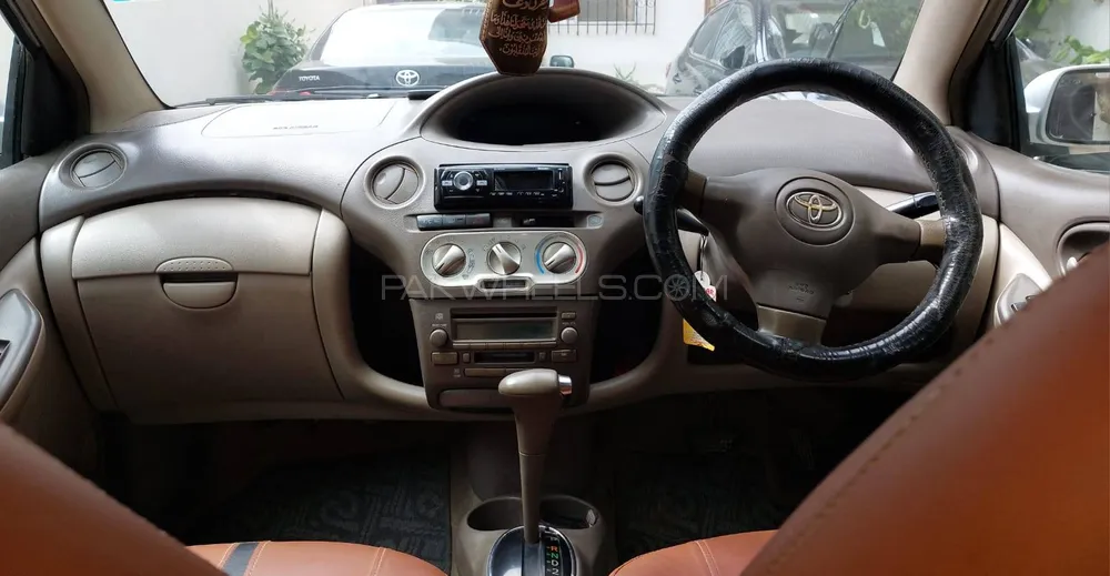 Toyota Platz 2003 for Sale in Karachi Image-1