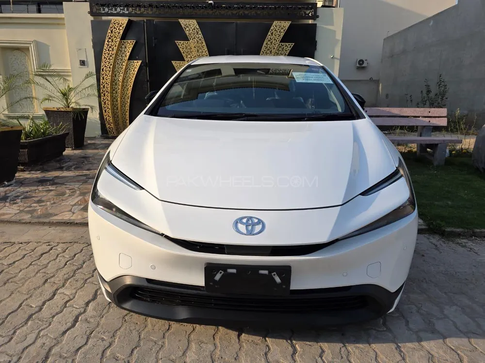 Toyota Prius 2023 for Sale in Sahiwal Image-1