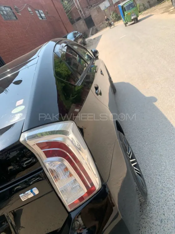 Toyota Prius 2015 for Sale in Lahore Toyota Prius 2015 for Sale in Lahore Image-3