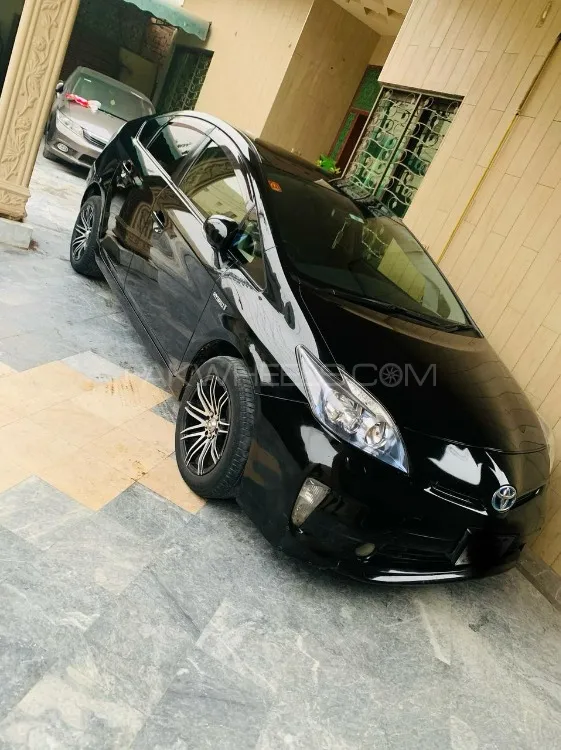 Toyota Prius 2015 for Sale in Lahore Toyota Prius 2015 for Sale in Lahore Image-5