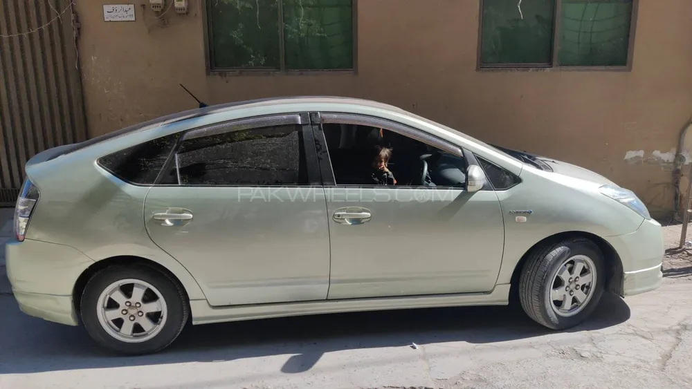 Toyota Prius 2007 for Sale in Lahore Image-1