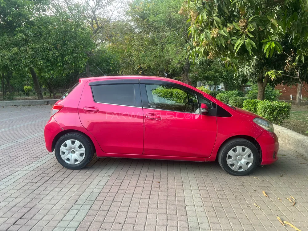 Toyota Vitz 2012 for Sale in Lahore Image-1